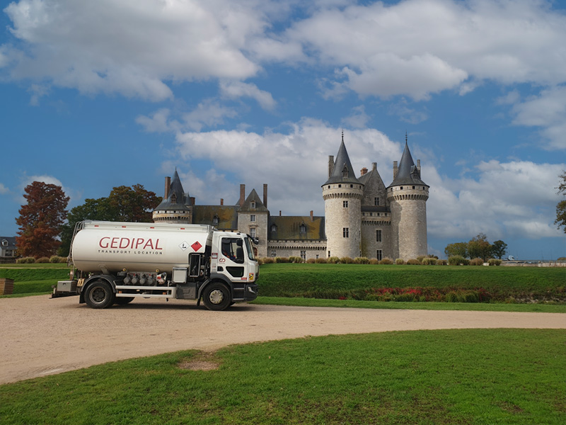 Camion de transport de matière dangereuse en vrac